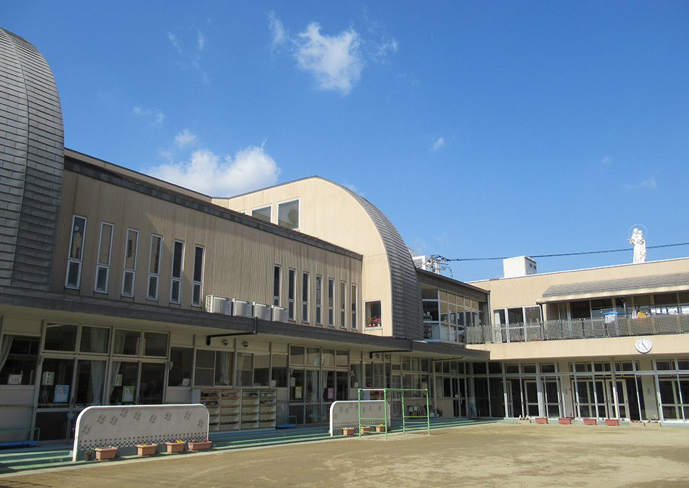 園 舎