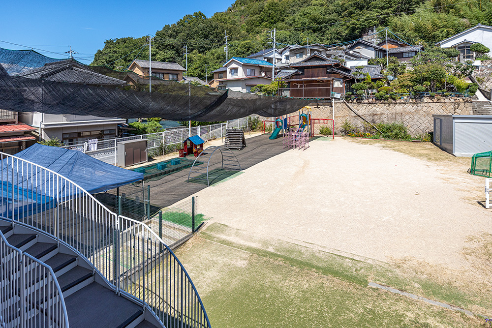 園 庭
