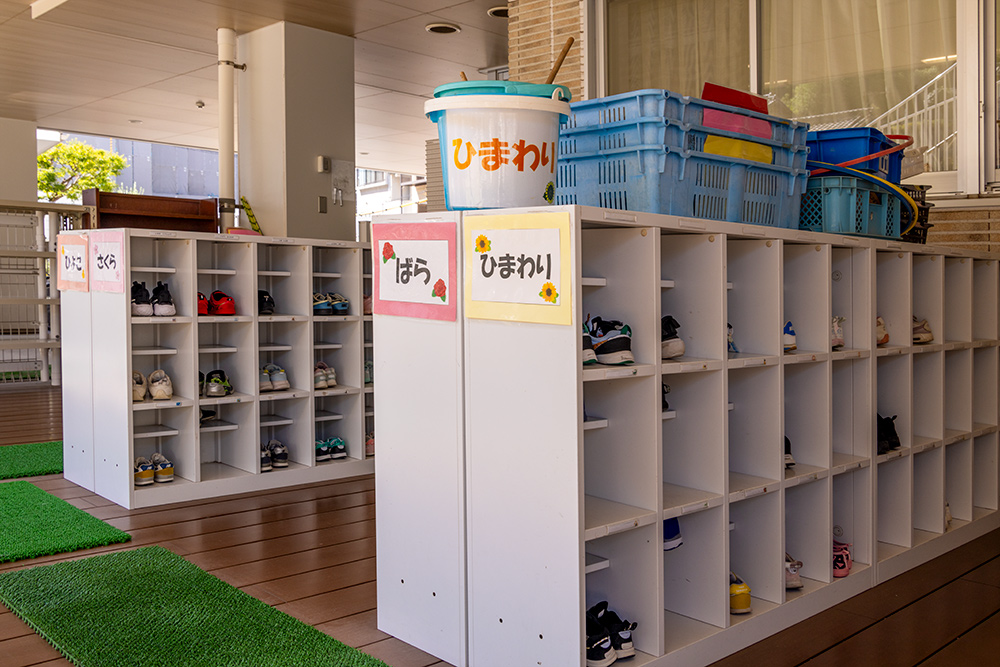 下 駄 箱